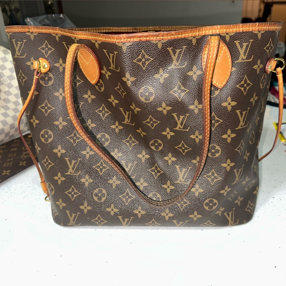 LV Neverfull MM Bag - Picture 4 of 16